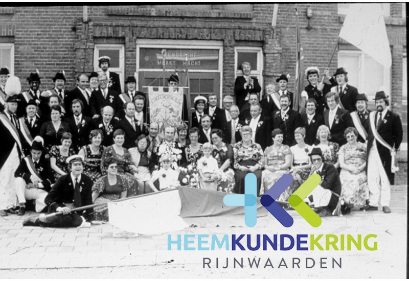 1977 Koning Arnoldus Pastoor en Koningin S.Th. M.J. Pastoor Beekhuijsen F00002835